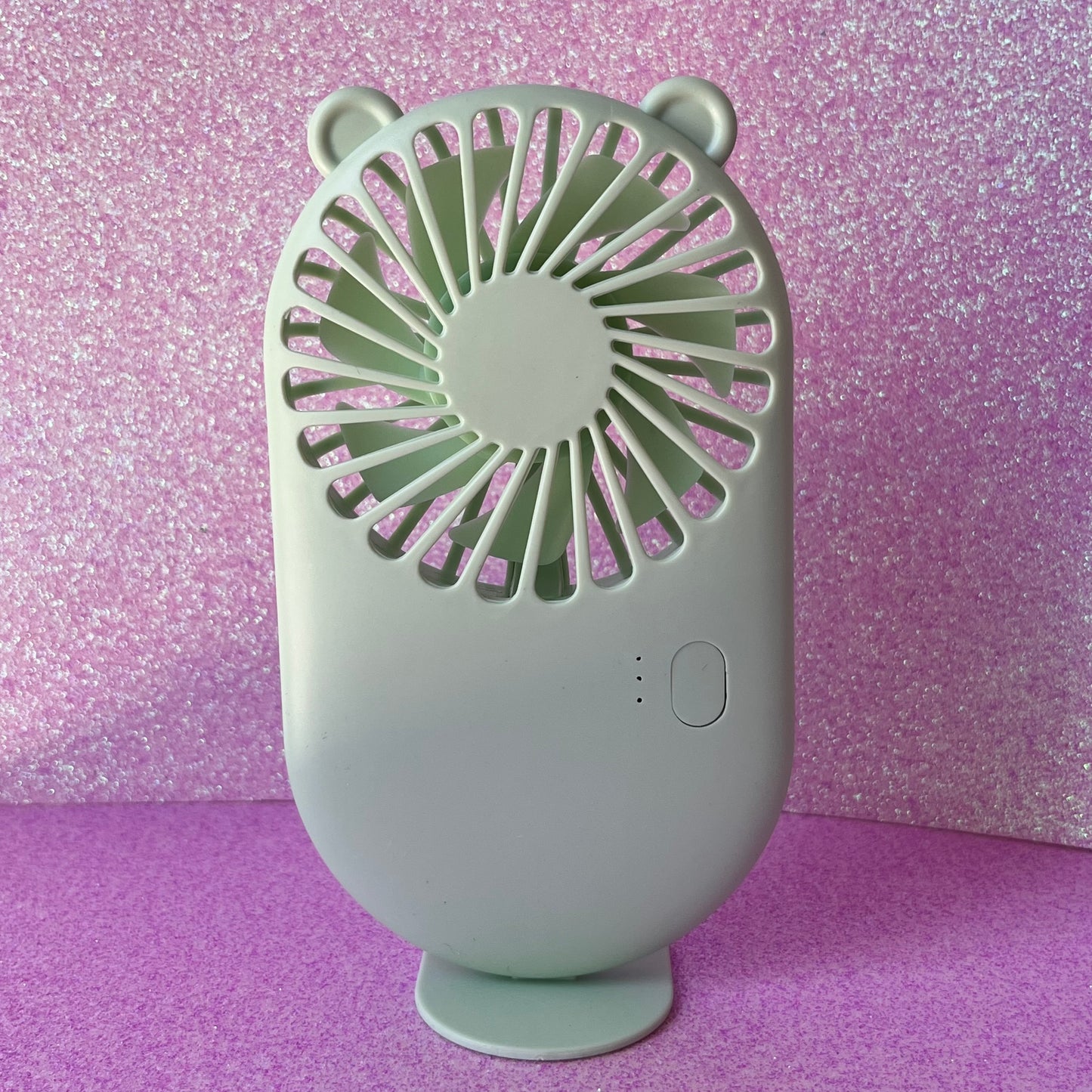 Cutesy lash fan